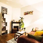 Cozy And Bright Apartment In Paris