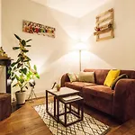 Cozy And Bright Apartment In Paris